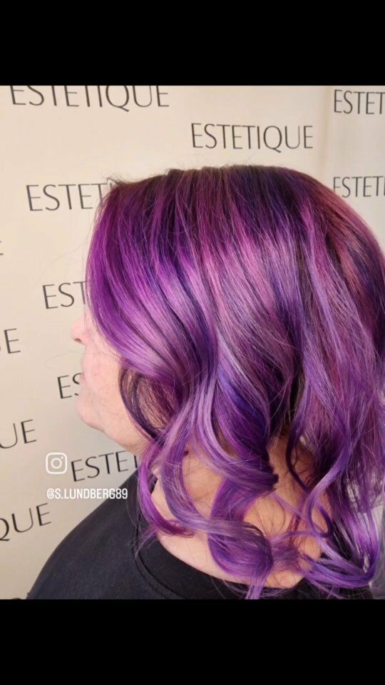 Före, under resultatet 🪀🔮🪻
#purplehair #purplebalayage #highlights #colorcreate #wellanordic #purepurple #södrastation #estetiquehair